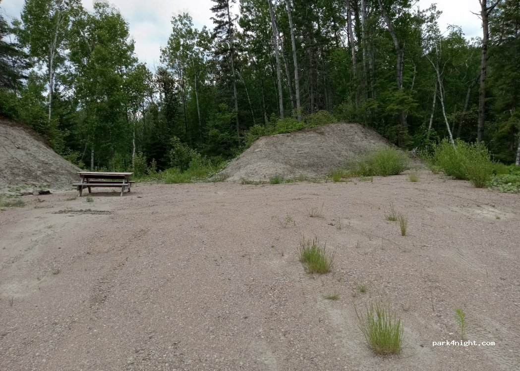 Parking jour et nuit, L'AnseSaintJean, 41 Chemin de l'Anse, , Canada