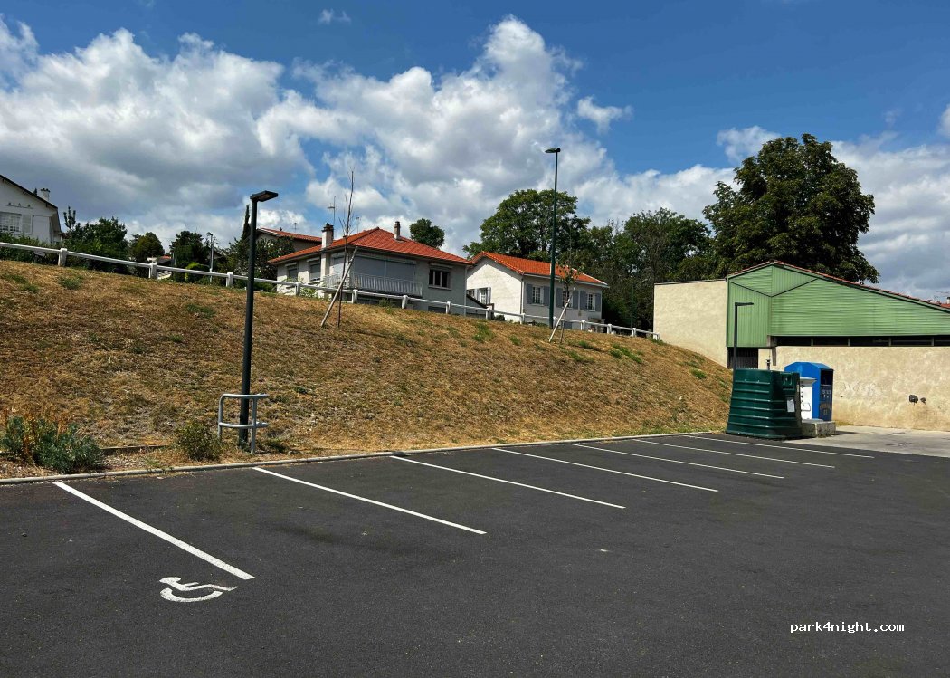 park4night (63170) PérignatlèsSarliève 3 Rue des Caves