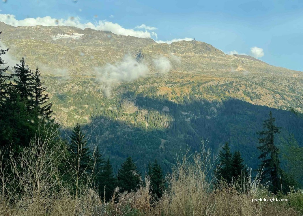 Vaujany - Route du Bessey photo 2
