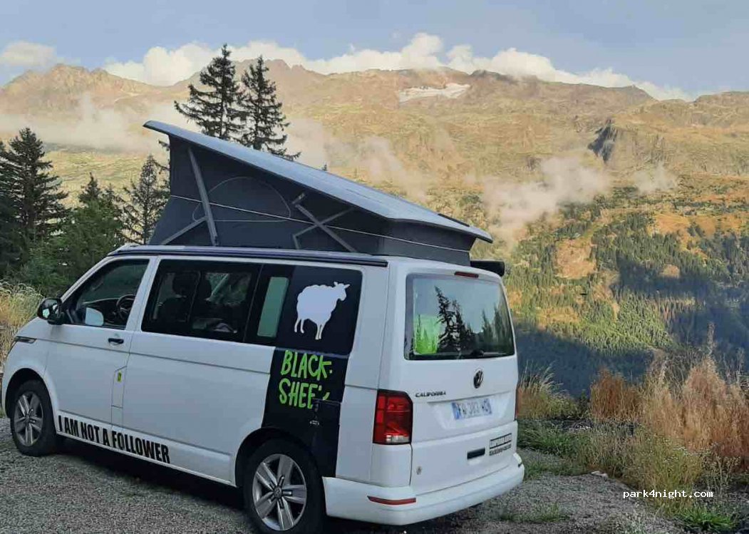 Vaujany - Route du Bessey photo 3