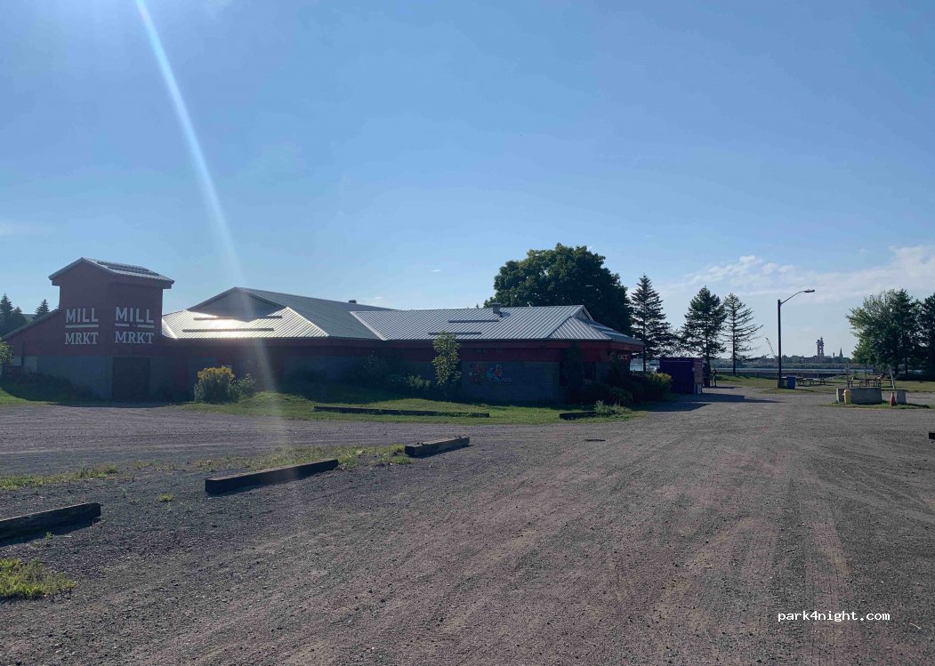 Parking jour et nuit, Sault Ste. Marie, 35 Canal Drive, Algoma District