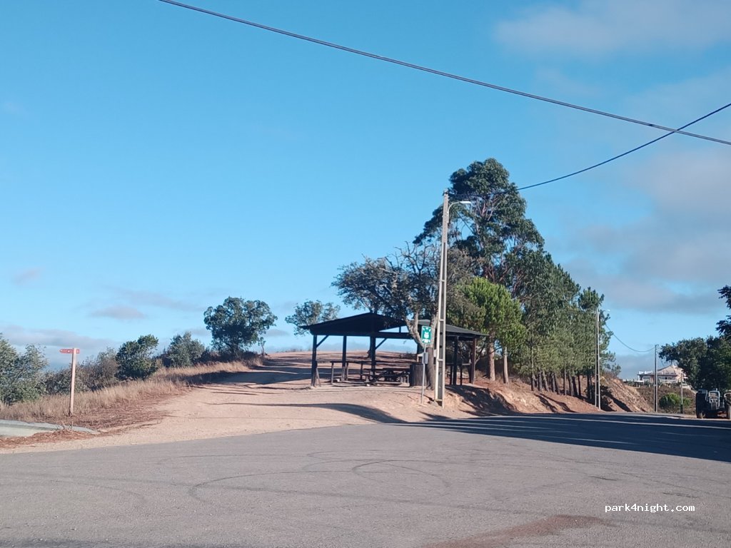 Salir, 8100 Rua de Malhão