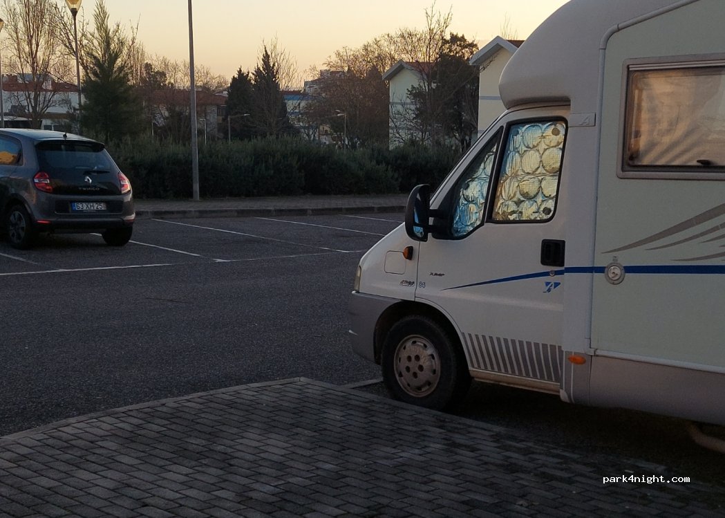 Parede, 2 Rua Professor Agostinho da Silva - photo 1