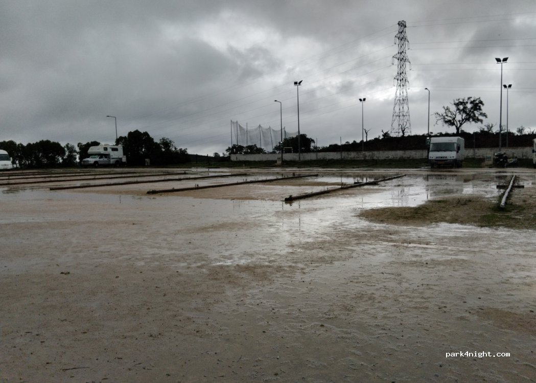 Área autocaravanas Ameixial thumbnail 4