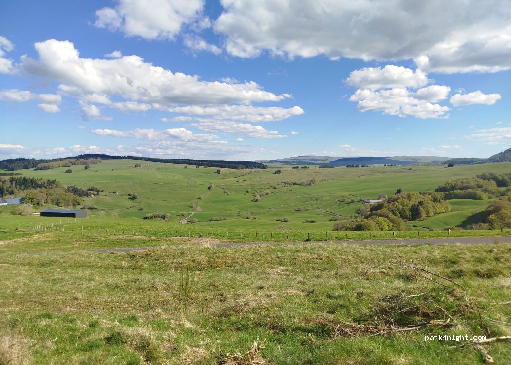 Besse-et-Saint-Anastaise - Pealat photo 2