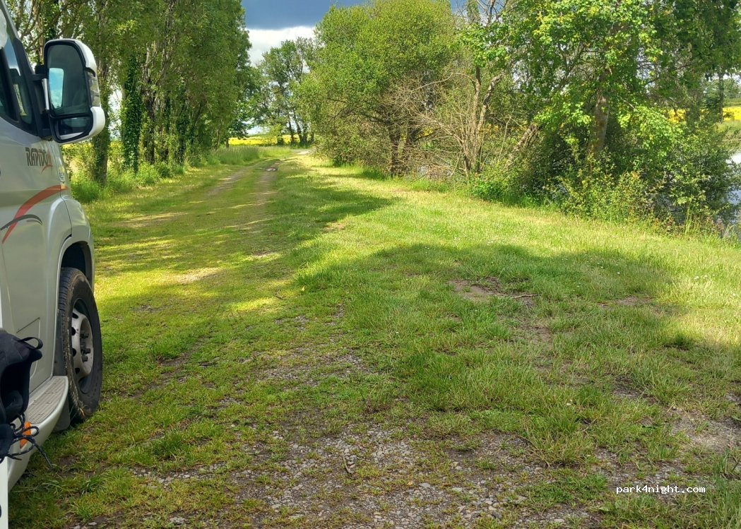 Bourg-Archambault - 15 D10 photo 2