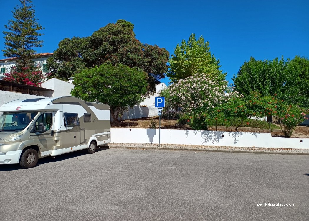 Avis, 33 Rua 1º de Maio thumbnail 3