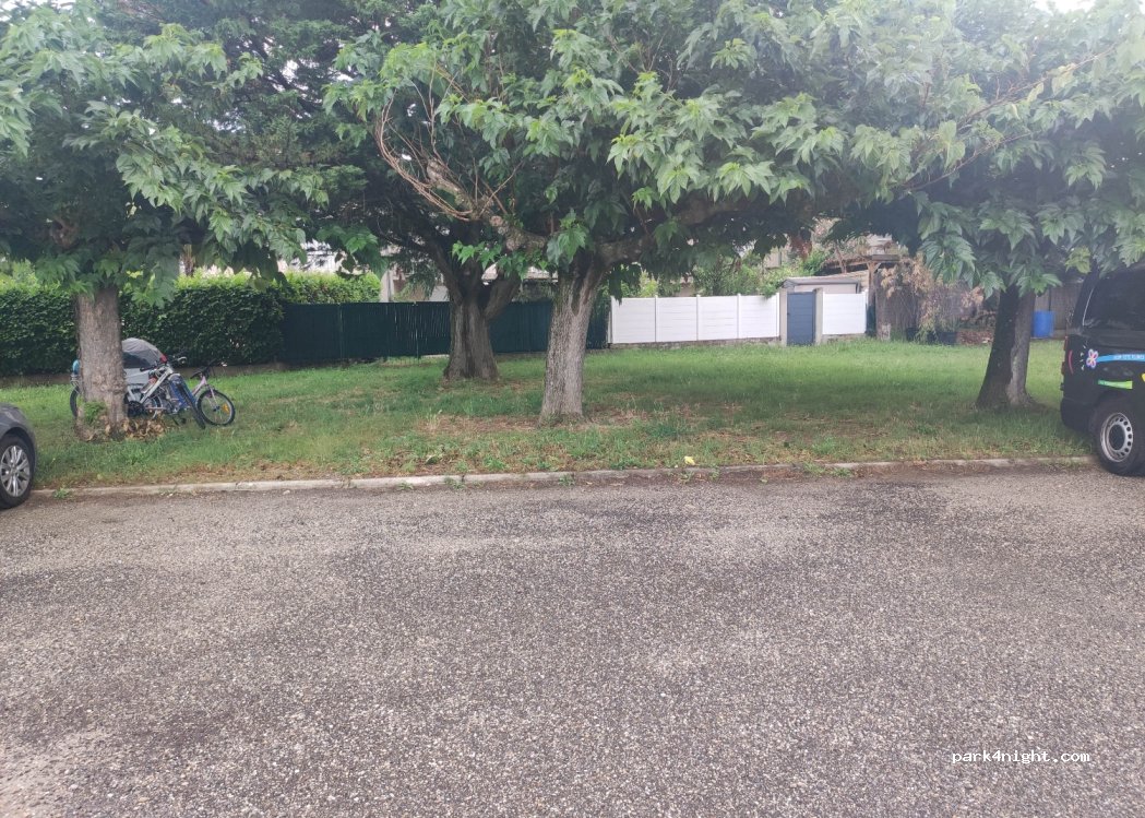 Area Camping Park La Roche de Glun