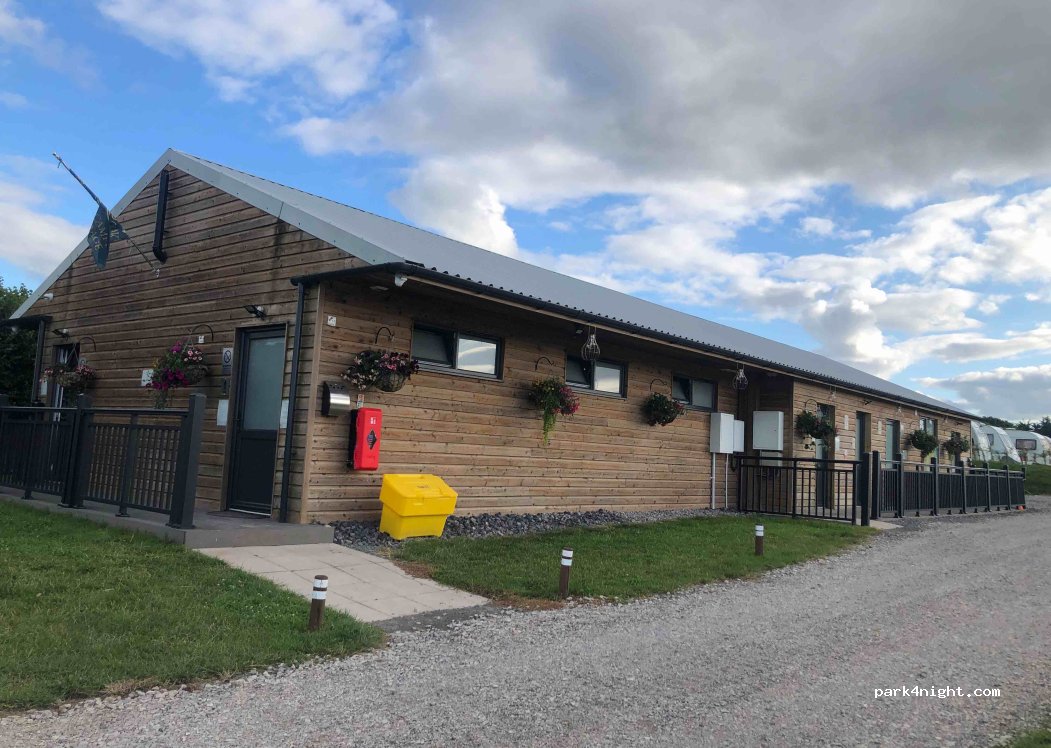 park4night - (TA6 6NB) Newton Brook Caravan Camping & Storage Ltd