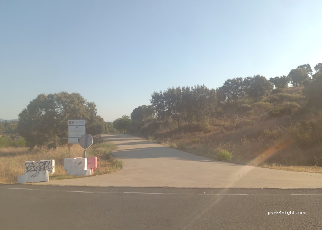 Zarza la Mayor,Unnamed Road thumbnail 2