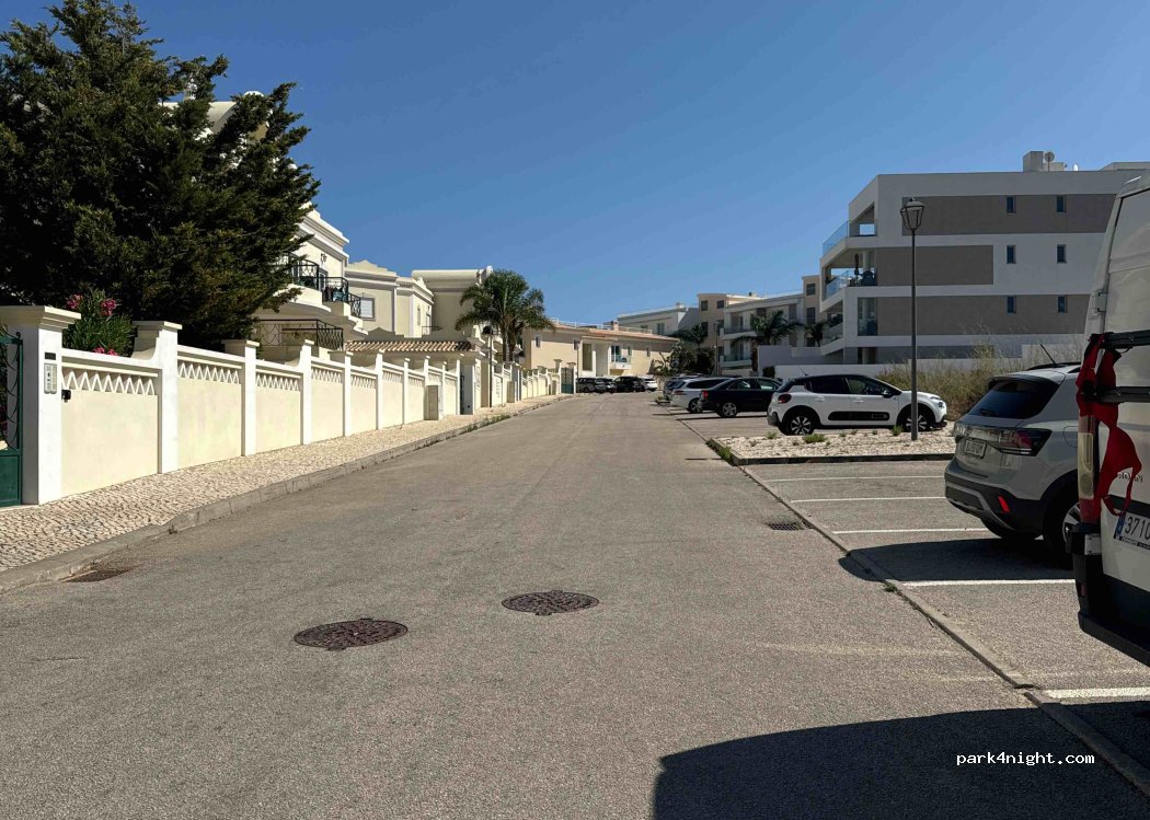 Lagos, 98 Largo da República - photo 1