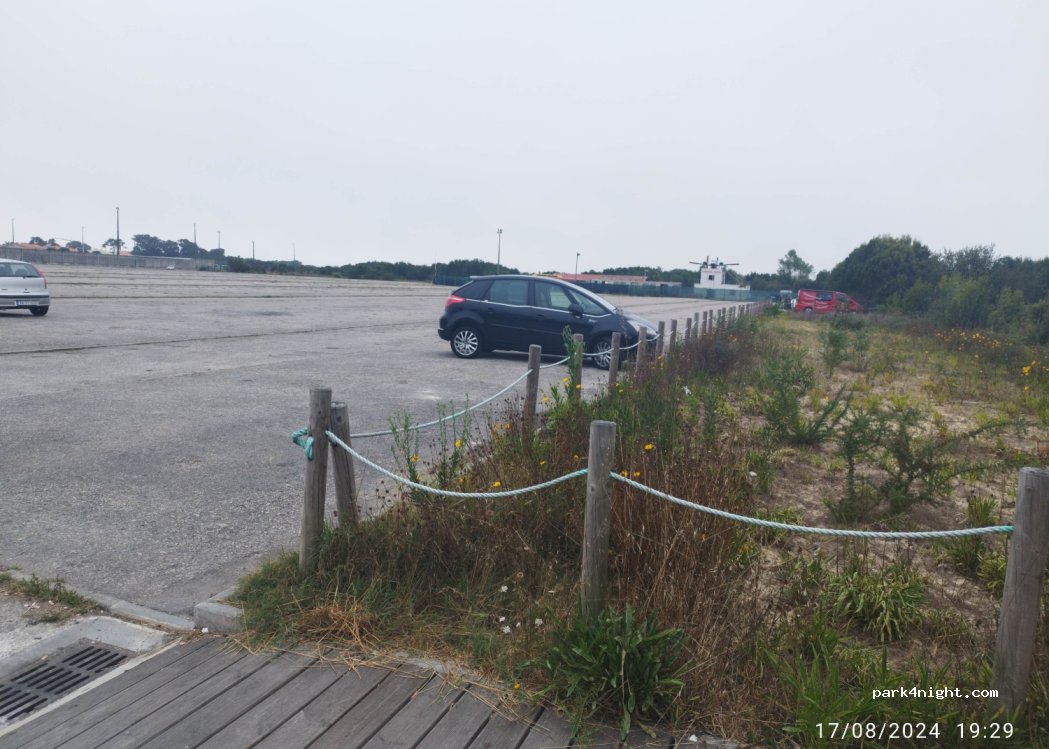 Esmoriz, 503-279 3885-567 Rua dos Tanoeiros thumbnail 4