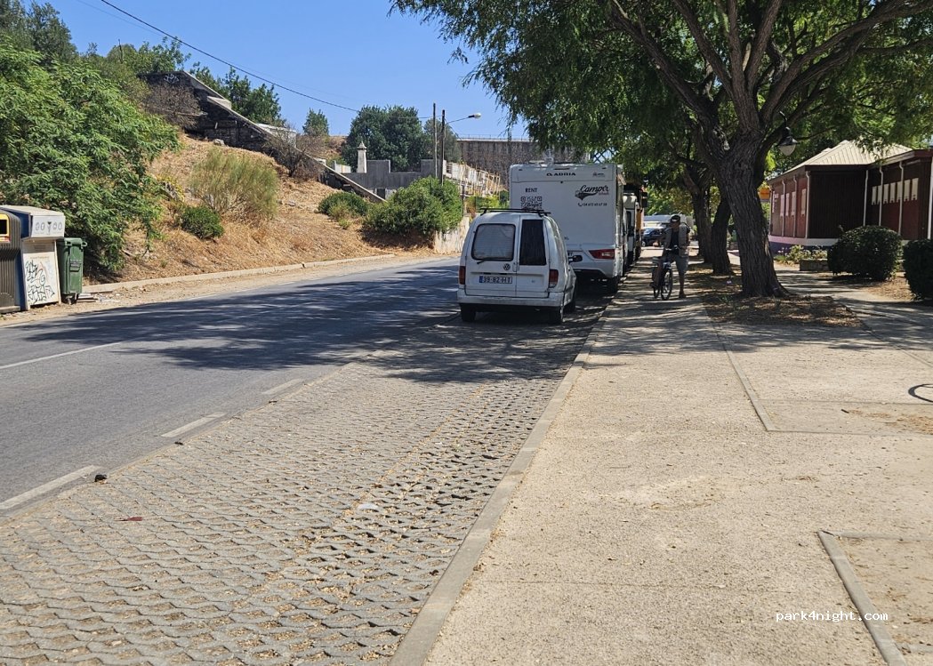 Tavira, 100Z Rua João Vaz Corte Real thumbnail 2