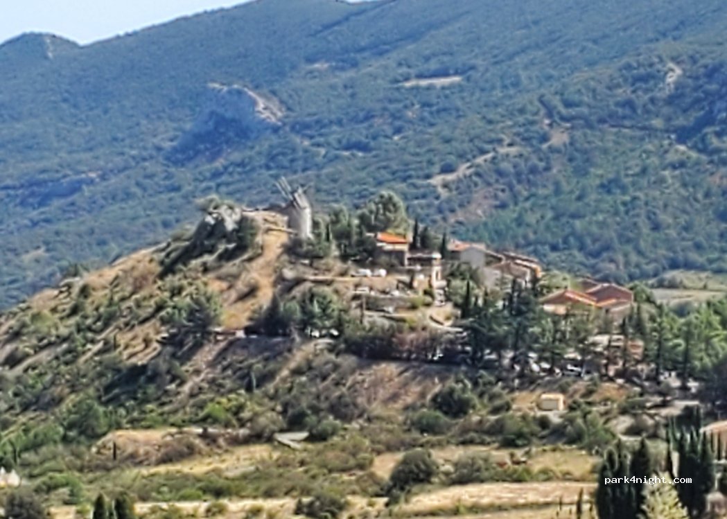 Cucugnan - Route de Duilhac photo 2