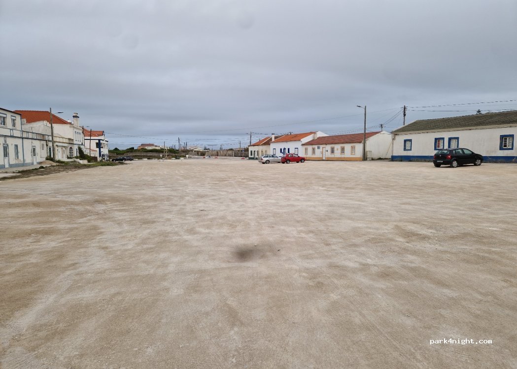 Peniche, 14 Largo dos Remédios - photo 1