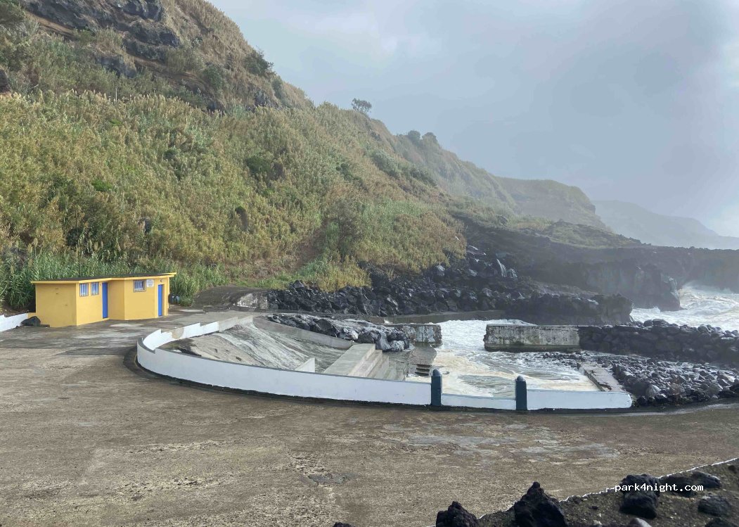 Feteiras, 12 Rua do Porto