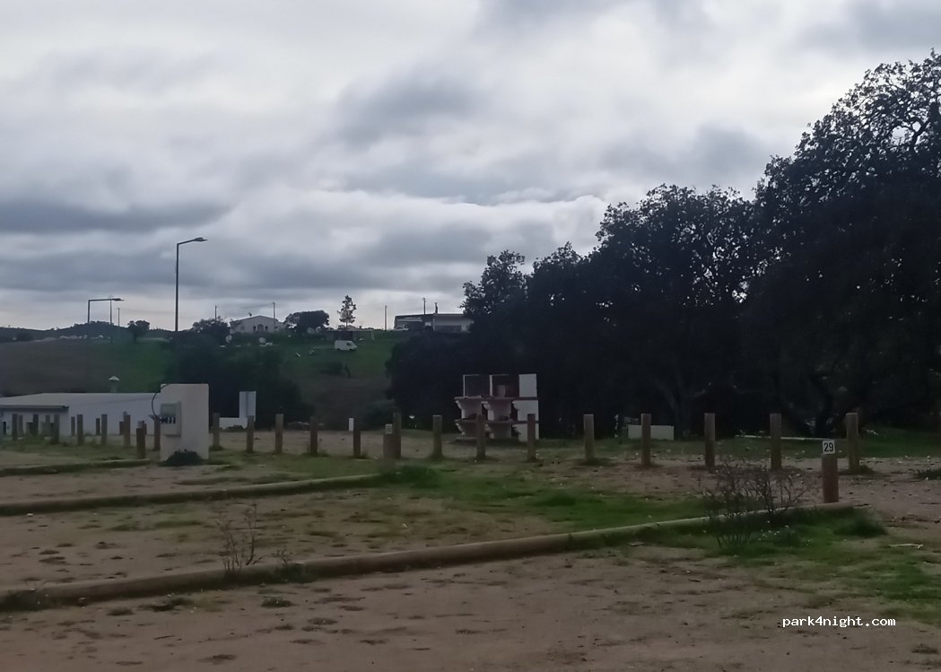 Área autocaravanas Ameixial thumbnail 5