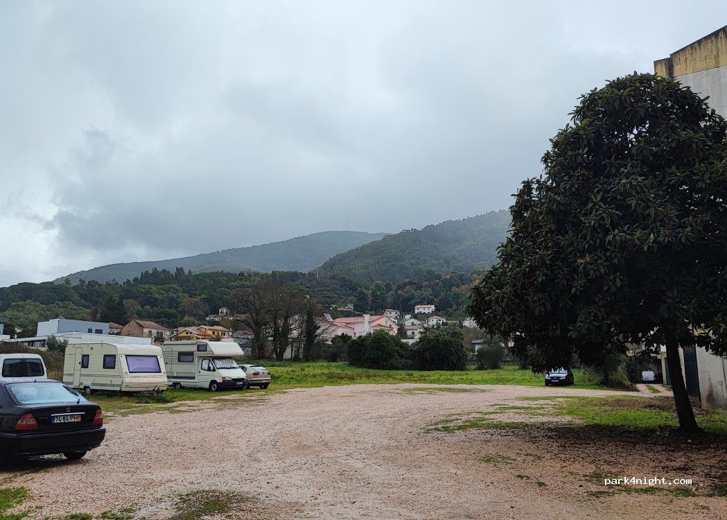Lousã, 20 Praça Francisco Sá Carneiro - photo 1