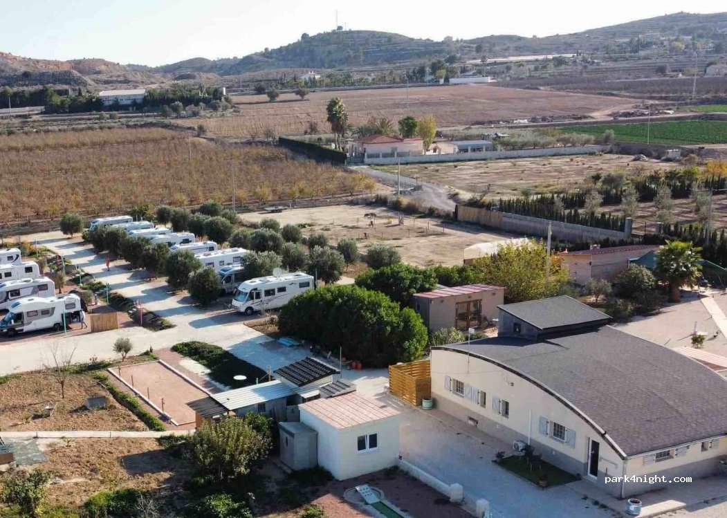 Área de autocaravanas Camperplaats Het kartonnen huis en Aspe, Alicante