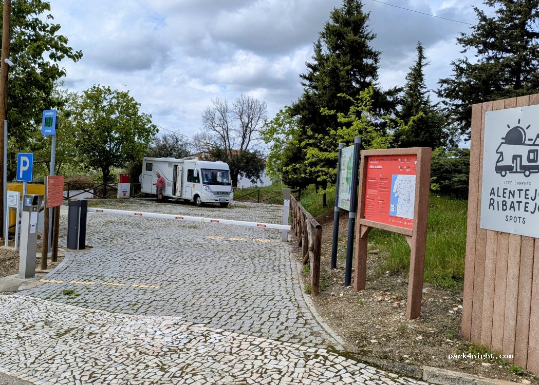 Parque de Autocaravanas thumbnail 3