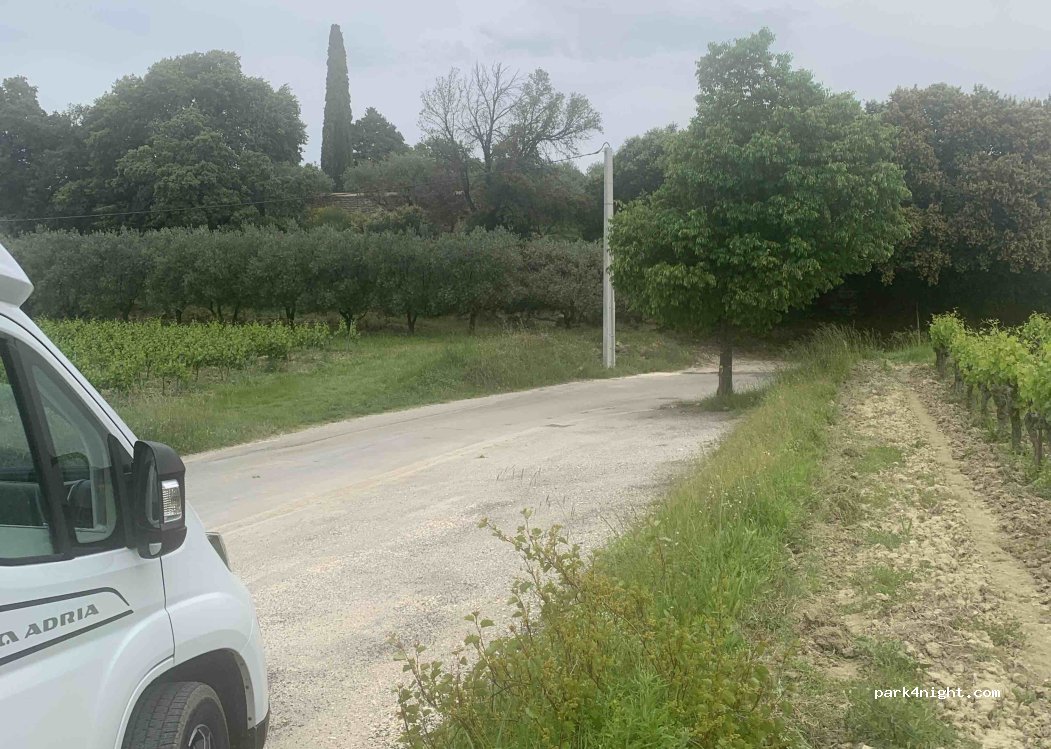Crestet - Chemin de la Magdelaine photo 4