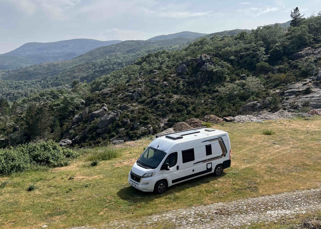 Sao Bento, Parking au dessus de la route, São Bento do Cando thumbnail 2