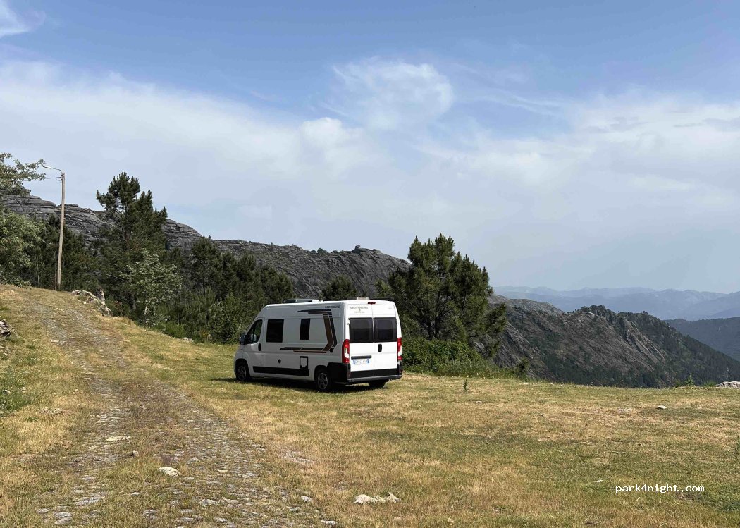 Sao Bento, Parking au dessus de la route, São Bento do Cando thumbnail 3