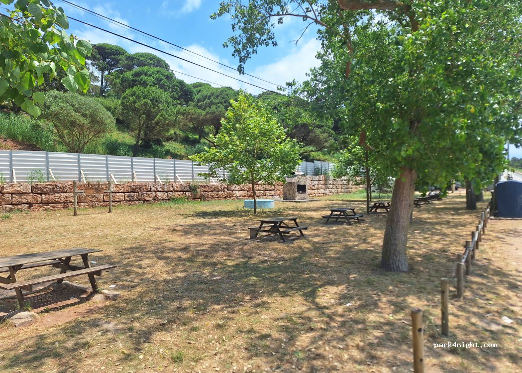 Nadadouro, 160 Rua do Penedo Furado - photo 1