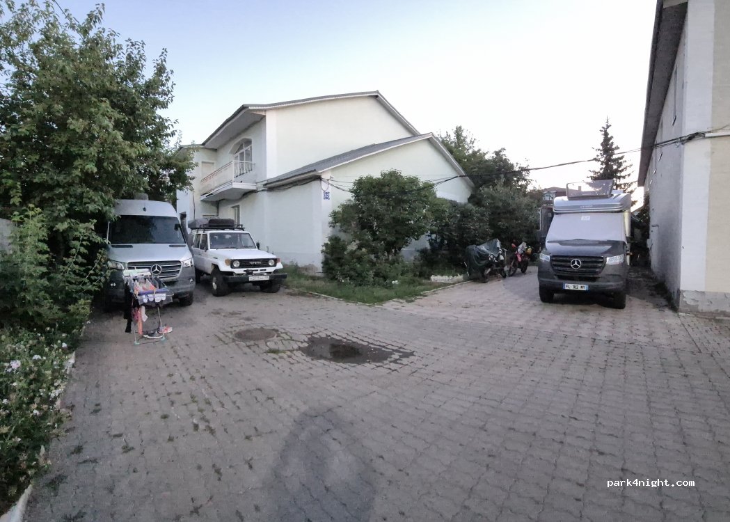 (020000) Nomad 4x4 Inn. photo 4