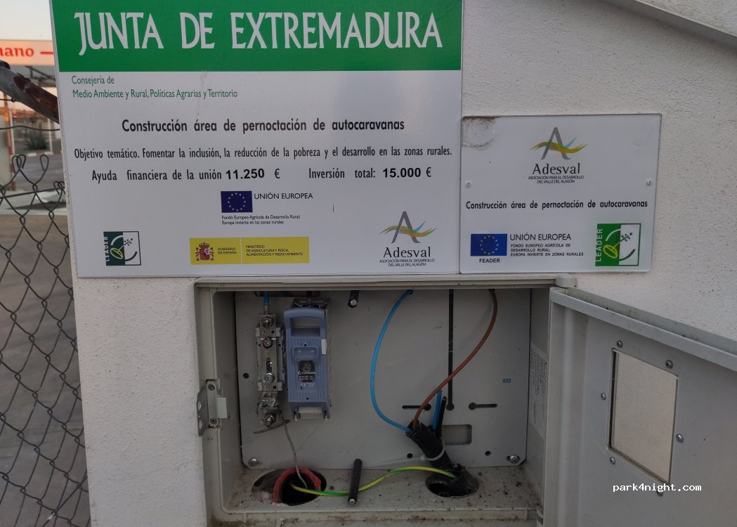 Zarza la Mayor, 2 Calle la Encina thumbnail 3