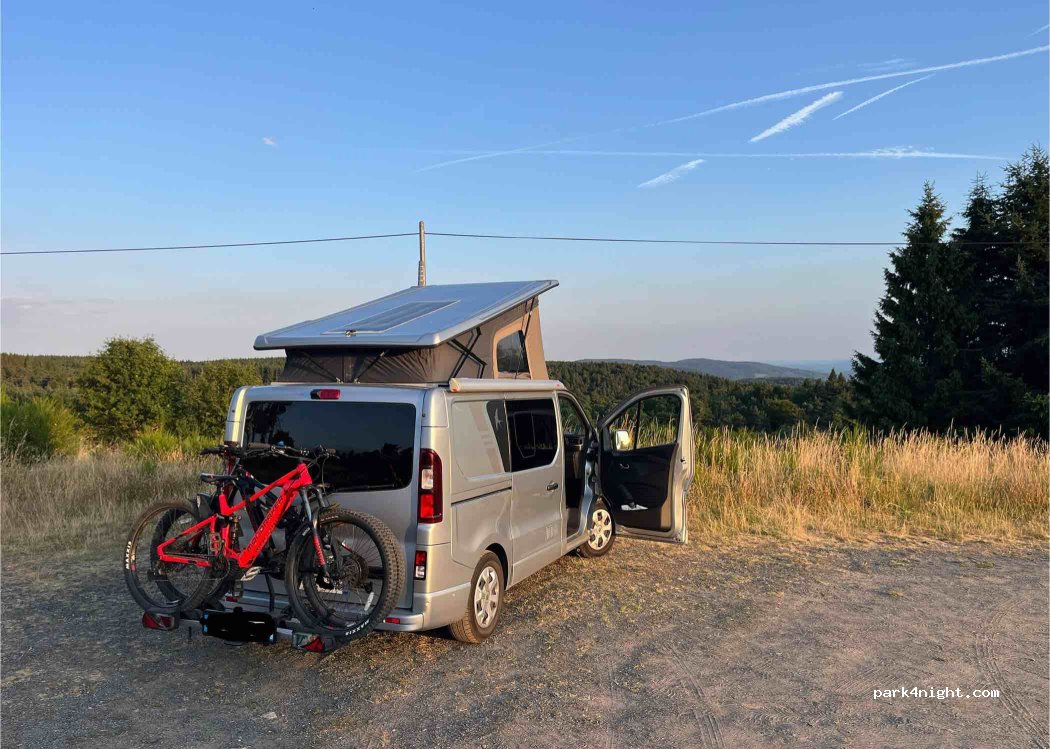 Saint-Anthème - D106 photo 2