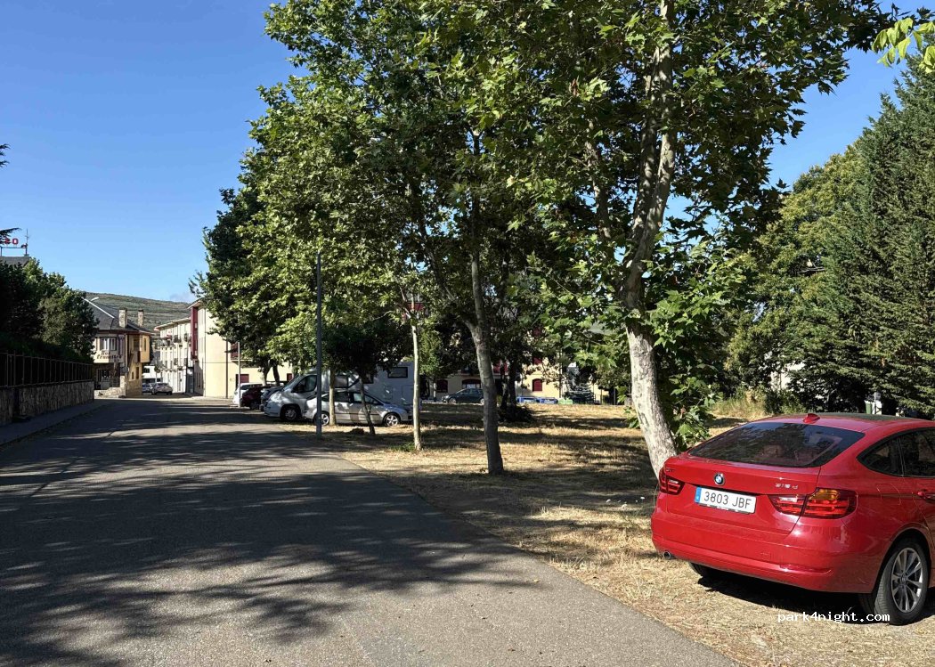 Puebla de Sanabria, 20 Carretera Lago thumbnail 2