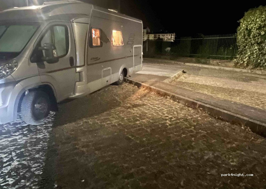 Avenida António José Saraiva, União do Grande Fundão - photo 1