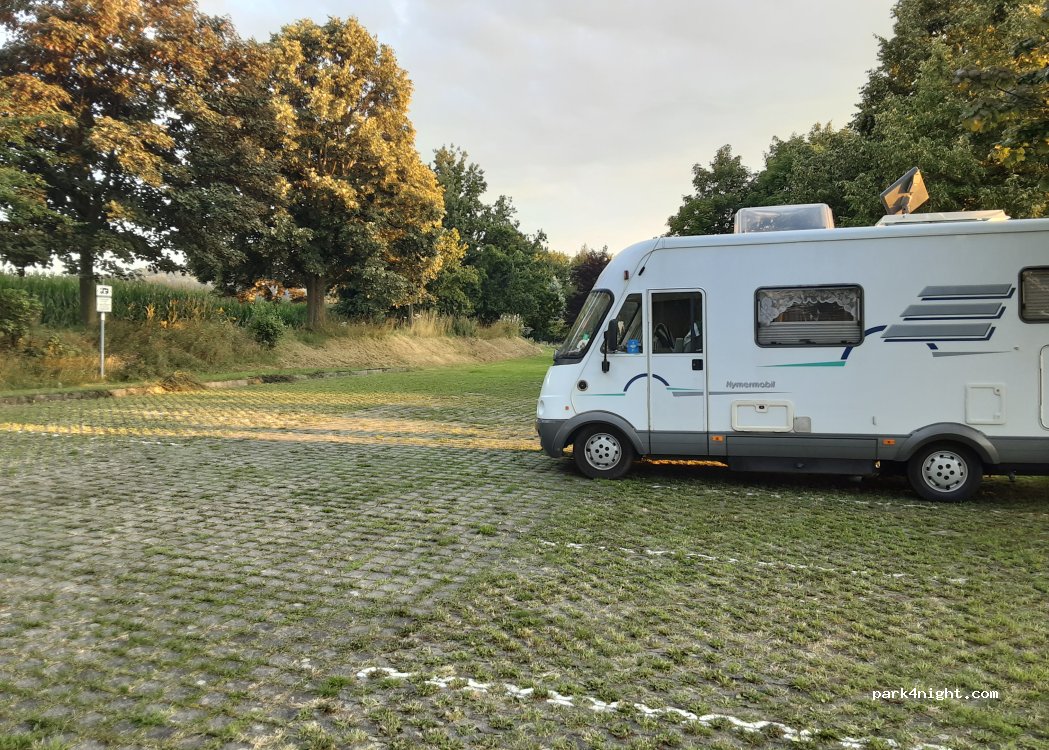 park4night - (02708) Wohnmobilstellplatz am Freizeitbad in Kottmar