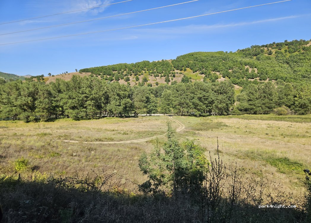 () - Unnamed Road photo 3