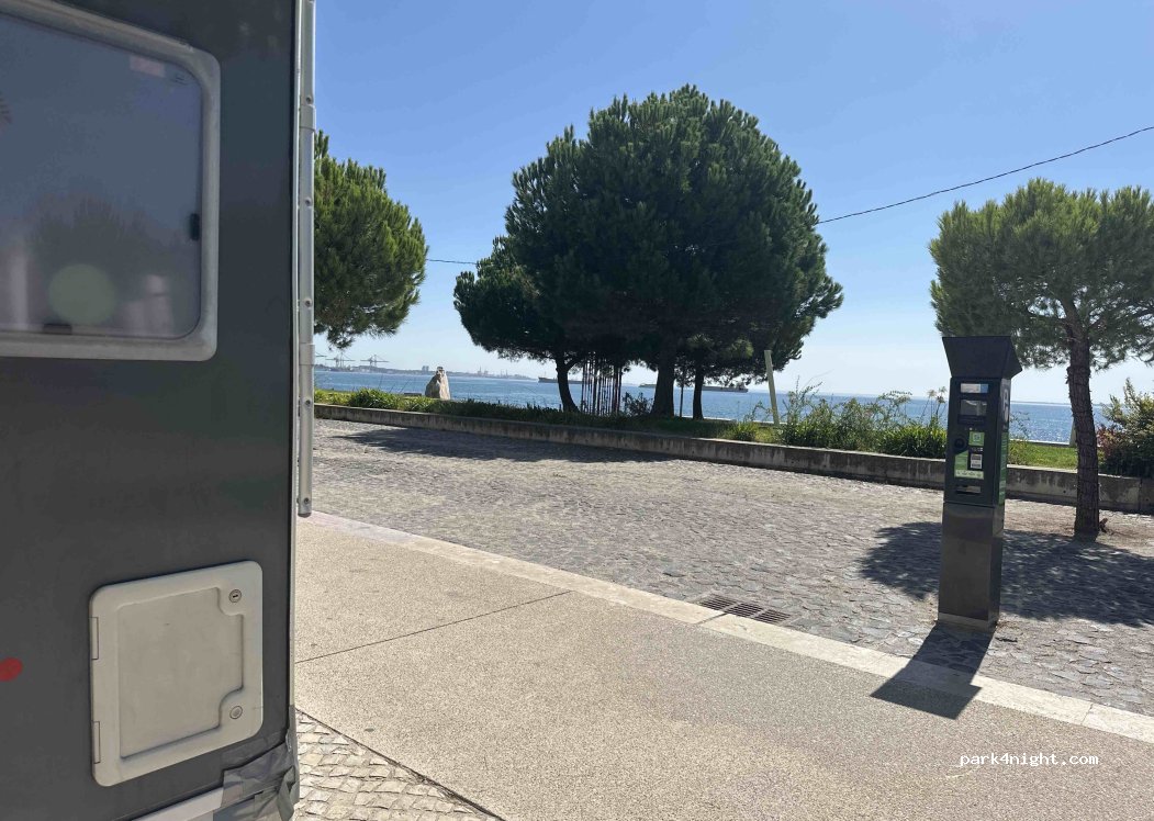 Setúbal, 114 Avenida José Mourinho thumbnail 3