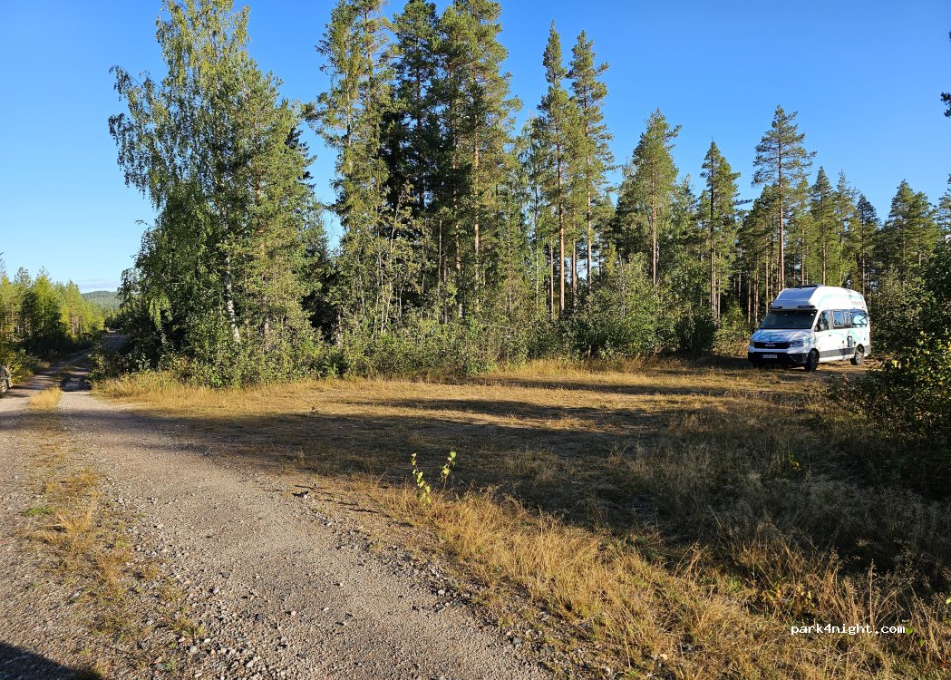(820 43) Kårböle - Unnamed Road photo 4