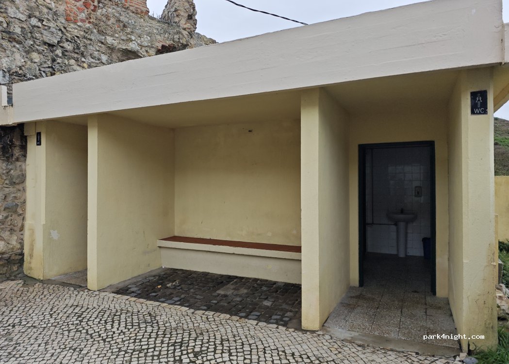 Peniche, 22 Avenida 25 de Abril - photo 1