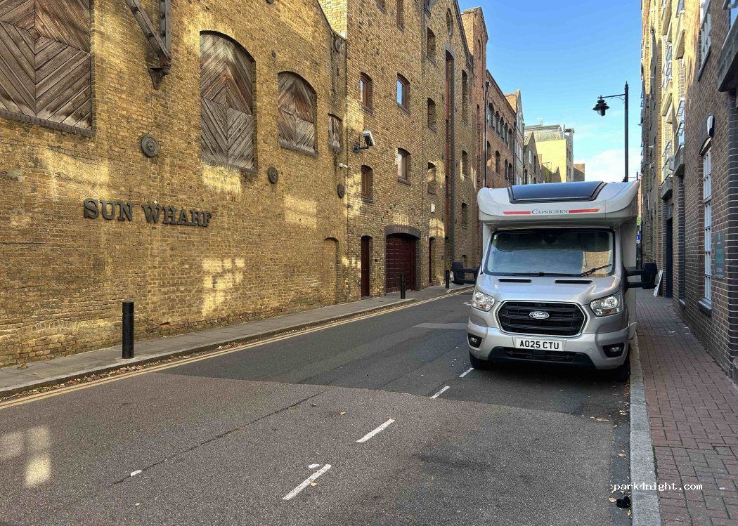 London - Narrow Street