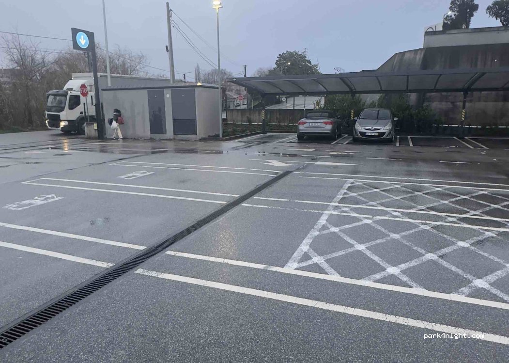 Aveiro, 27 Rua do Sacobão - photo 1