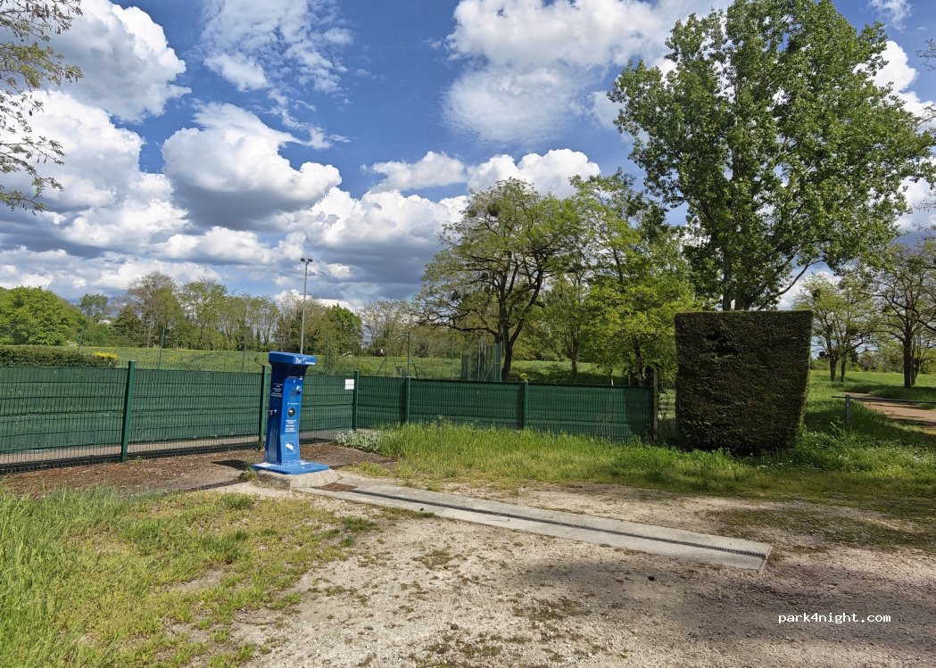 https://cdn3.park4night.com/lieu/2072601_2072700/2072669_gd.jpg