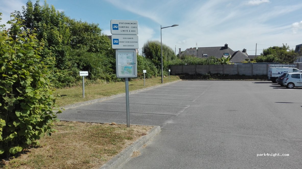 Parkplatz Tag Und Nacht Plouguerneau 18b Rue De Lannilis Finistere France
