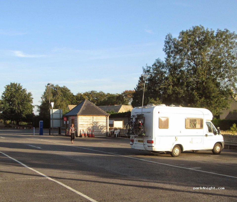 Parking jour et nuit, BourtonontheWater, Coach Parking