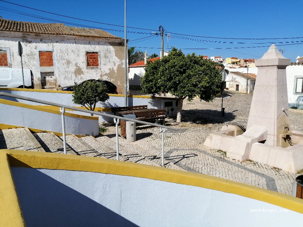 Budens, 24 Rua da Residência thumbnail 2