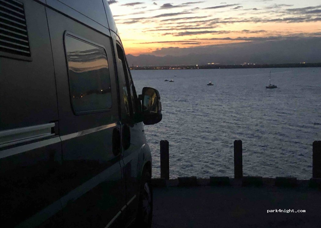 Parking jour et nuit, Roses, 15 Carretera Canyelles, Girona, Spain