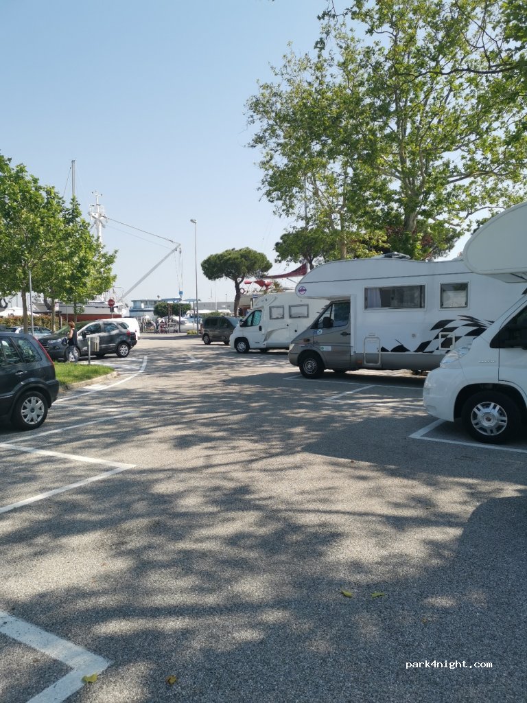 park4night - (33054) Lignano Sabbiadoro - 27 Via Lungolaguna Trento