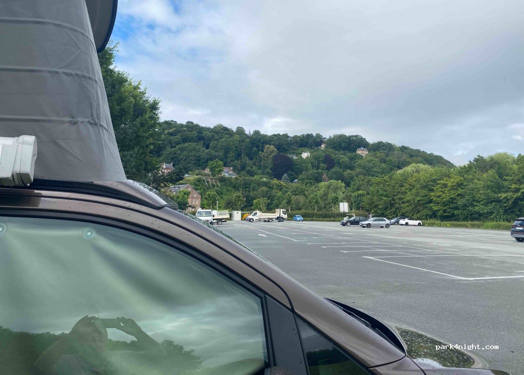 Parking jour et nuit, Honfleur, 107 D513, Calvados, France