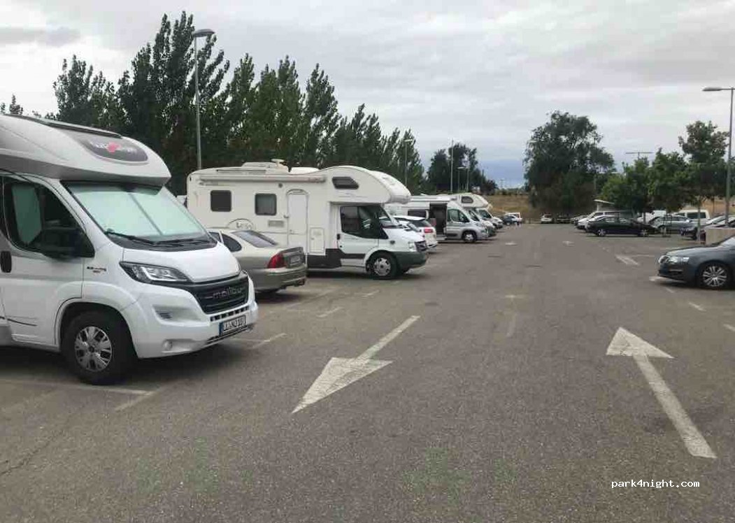 Parking de caravanas autocaravanas y furgonetas campers en