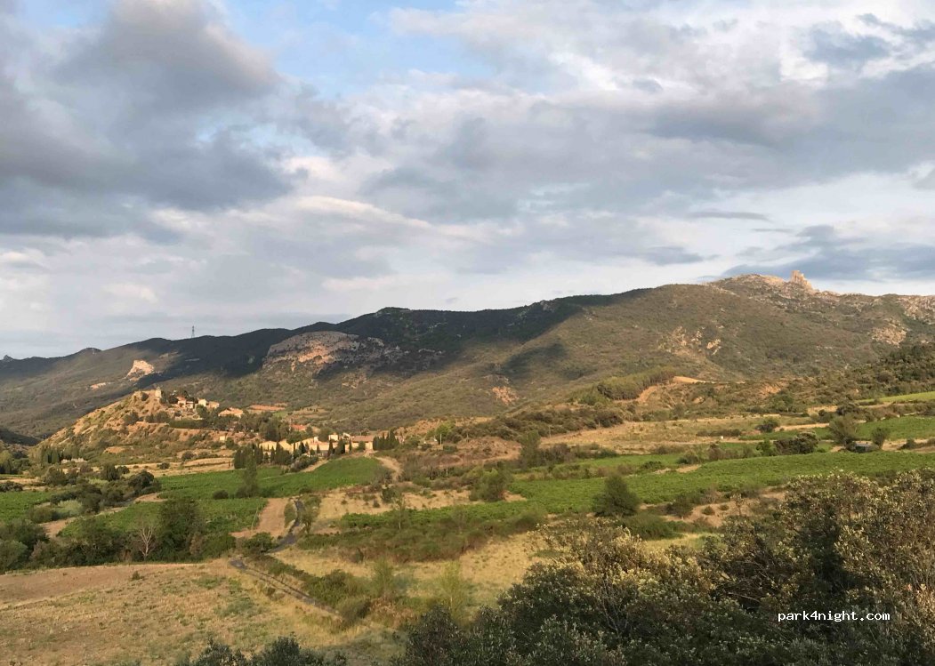 Cucugnan - Route de Duilhac photo 3
