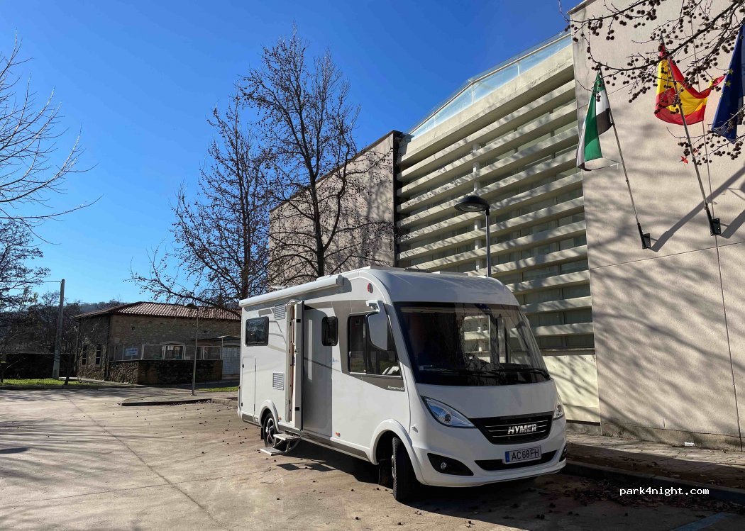 Hoyos,  Calle Calvario thumbnail 4